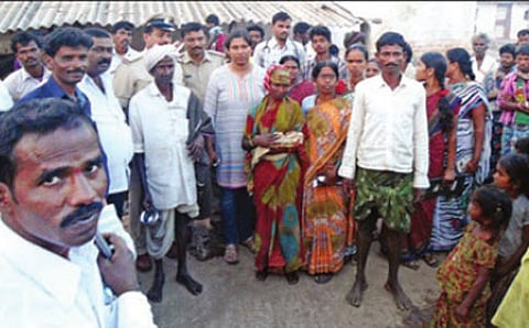 ಕೂಡ್ಲಿಗಿಯಲ್ಲಿರುವ ಗೊಲ್ಲರಹಟ್ಟಿಯಲ್ಲಿ ಡಿವೈಎಸ್ಪಿ ಅನುಪಮಾ ಶೆಣೈರಿಂದ ಅರಿವು ಕಾರ್ಯಕ್ರಮ