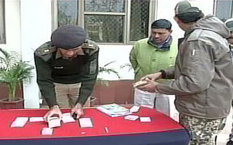 ಸುಮಾರು ರೂ.4 ಲಕ್ಷ ನಕಲಿ ನೋಟು ಪತ್ತೆ