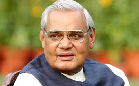 ಎನ್ಡಿಎಗೆ ಬಹುಮತ, ವಾಜಪೇಯಿ ಪೂರ್ಣಾವಧಿ ಪ್ರಧಾನಿ