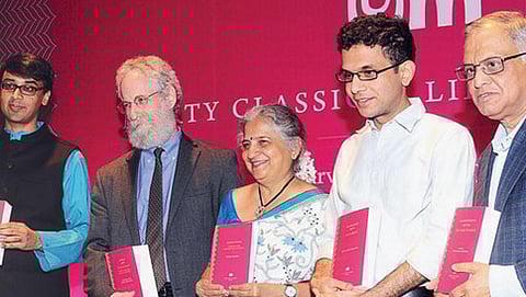 ಮಂಜುಳ್ ಭಾರ್ಗವ, ಶೆಲ್ಡನ್ ಪೊಲಾಕ್, ಸುಧಾ ಮೂರ್ತಿ, ರೋಹನ್ ಮೂರ್ತಿ ಮತ್ತು ನಾರಾಯಣ ಮೂರ್ತಿ, ಪುಸ್ತಕಗಳ ಬಿಡುಗಡೆ ಸಂದರ್ಭದಲ್ಲಿ