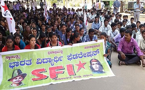 ದ್ವಿತೀಯ ಪಿಯುಸಿ ವಿದ್ಯಾರ್ಥಿಗಳ ಪ್ರತಿಭಟನೆ
