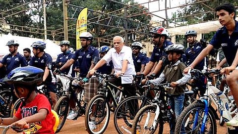 ವಾಯುಮಾಲಿನ್ಯ ತಡೆಗಟ್ಟುವುದು ಹಾಗೂ ಪರಿಸರ ಸ್ನೇಹಿ ವಾಹನದ ಬಗ್ಗೆ ಜಾಗೃತಿ ಮೂಡಿಸಲು ಐ ಸೈಕಲ್ ಸಂಸ್ಥೆ ಜಯನಗರದಲ್ಲಿ ಭಾನುವಾರ `ಸೈಕಲ್ ದಿನ' ಆಚರಿಸಿತು