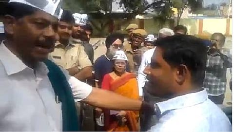 ಚಲನಾ ಪರವಾನಗಿ ಮಂಜೂರಾತಿಯಲ್ಲಿ ಅಕ್ರಮ ವಿರೋಧಿಸಿ ಆಮ್ ಆದ್ಮಿ ಕಾರ್ಯಕರ್ತರಿಂದ ಪ್ರತಿಭಟನೆ