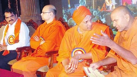 ಬೆಂಗಳೂರಿನ ಬಸವನಗುಡಿ ನ್ಯಾಷನಲ್ ಕಾಲೇಜು ಮೈದಾನದಲ್ಲಿ ನಡೆದ ಹಿಂದೂ ಆಧ್ಯಾತ್ಮ ಮತ್ತು ಸೇವಾ ಮೇಳದ ಸಮಾರೋಪ ಸಮಾರಂಭದಲ್ಲಿ ಇಸ್ರೋ ವಿಜ್ಞಾನಿ ಅಣ್ಣಾದೊರೈ, ಮಂಗಳನಾಥ ಸ್ವಾಮೀಜಿ, ಸಿದ್ಧ