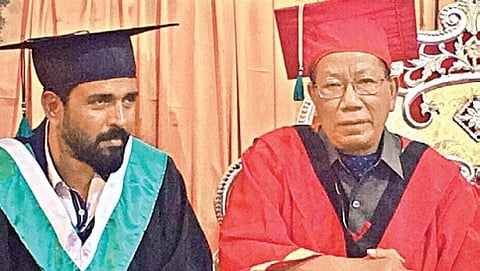 ಡಾಕ್ಟರೇಟ್ ಪ್ರಧಾನ ಸಮಾರಂಭದಲ್ಲಿ ಸಾಂಗ್ಲಿಯಾನ ಜೊತೆಗೆ ರವಿವರ್ಮ