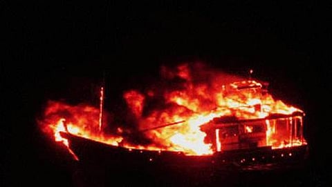 ಭಾರತದತ್ತ ಧಾವಿಸುತ್ತಿದ್ದ ಶಂಕಿತ ಉಗ್ರರ ಬೋಟ್ ಸ್ಫೋಟಗೊಂಡಿರುವುದು (ಸಂಗ್ರಹ ಚಿತ್ರ)