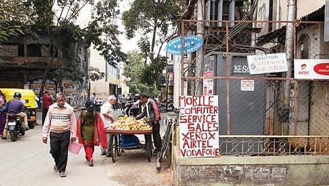 ಫುಟ್ಪಾತ್ ಗಳಲ್ಲಿ ಬೆಸ್ಕಾಂ ಕಿರಿಕಿರಿ ಇನ್ನಿಲ್ಲ!