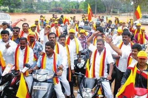 ಕನ್ನಡ ಪರ ಸಂಘಟನೆ ಬೈಕ್ ರ್ಯಾಲಿ