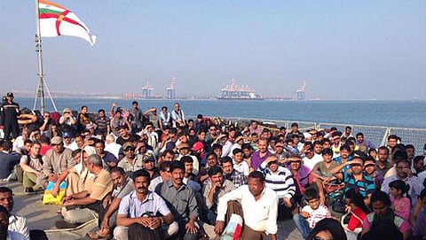 ಯುದ್ಧನೌಕೆಯಲ್ಲಿರುವ ಭಾರತೀಯರು