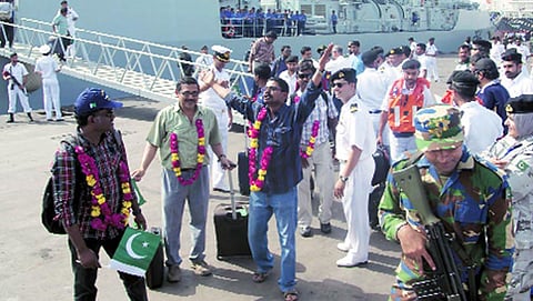 ಯೆಮೆನ್ನಿಂದ ರಕ್ಷಿಸಲ್ಪಟ್ಟ ಭಾರತೀಯರು (ಕೃಪೆ : ಎಪಿ ಫೋಟೋಸ್ )