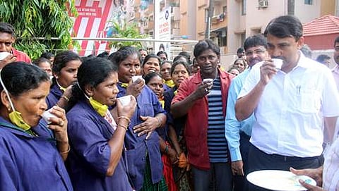 ಪೌರಕಾರ್ಮಿಕರೊಂದಿಗೆ ಕಾಫಿ ಸಂವಾದ ನಡೆಸಿದ ಬಿಬಿಎಂಪಿ ಆಯುಕ್ತ ಕುಮಾರ್ ನಾಯಕ್