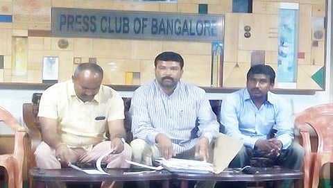 ಪತ್ರಿಕಾಗೋಷ್ಠಿಯಲ್ಲಿ ನಾಗರಿಕ ಹಕ್ಕು ಹೋರಾಟ ಸಮಿತಿ ಕಾರ್ಯಾಧ್ಯಕ್ಷ ರವೀಂದ್ರ ಗೌಡ, ಅಧ್ಯಕ್ಷ ದಿನೇಶ್ ಕಲ್ಲಹಳ್ಳಿ ಮತ್ತು ಕಾರ್ಯದರ್ಶಿ ವಾಸು