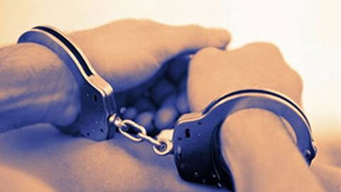 ಪ್ರಜ್ಞೆ ತಪ್ಪಿಸಿ ದೋಚುತ್ತಿದ್ದವನ ಬಂಧನ (ಸಾಂದರ್ಭಿಕ ಚಿತ್ರ)