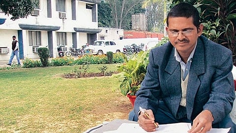 ಐಪಿಎಸ್ ಅಧಿಕಾರಿ ಅಮಿತಾಬ್ ಠಾಕೂರ್