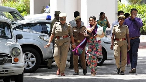 ಪತಿ ಐಪಿಎಸ್ ಅಧಿಕಾರಿ ಸಂತೋಷ್ ಕುಮಾರ್ ವಿರುದ್ಧ ಪ್ರಕರಣ ದಾಖಲಿಸಿ ಡಿಜಿಪಿ ಕಚೇರಿಯಿಂದ ಹೊರಬರುತ್ತಿರುವ ಮೇಘನಾ