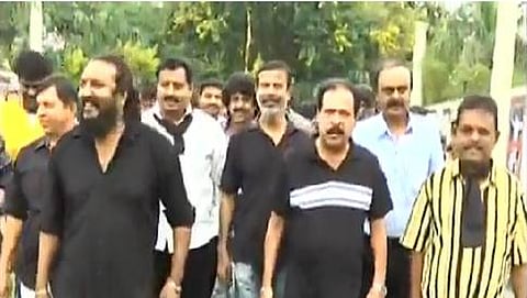 ಡಬ್ಬಿಂಗ್ ವಿರೋಧಿಸಿ ನಿರ್ದೇಶಕರ ಪ್ರತಿಭಟನೆ