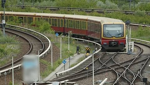 ಶತಾಬ್ದಿ ಎಕ್ಸ್ ಪ್ರೆಸ್ ಹರಿದು ಒಂದೇ ಕುಟುಂಬದ 6 ಮಂದಿ ಸಾವು (ಸಾಂದರ್ಭಿಕ ಚಿತ್ರ)