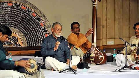 ಸಂಗೀತ ಕಚೇರಿಯಲ್ಲಿ ಡಾ.ರಾಧಾಕೃಷ್ಣನ್ (ಸಂಗ್ರಹ ಚಿತ್ರ)