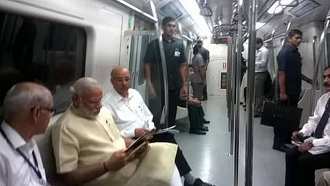 ಮೆಟ್ರೋ ರೈಲಿನಲ್ಲಿ ಸಂಚರಿಸುತ್ತಿರುವ ನರೇಂದ್ರ ಮೋದಿ