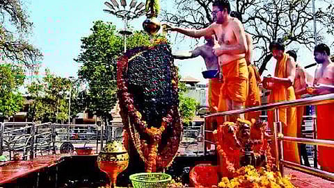 'ಶನಿಶಿಂಗಣಾಪುರ ಟ್ರಸ್ಟ್'ಗೆ ಮಹಿಳಾ ಸಾರಥ್ಯ