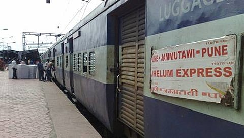 ಹಳಿ ತಪ್ಪಿದ ಝೇಲಂ ಎಕ್ಸ್'ಪ್ರೆಸ್ ರೈಲು: ಮೂವರಿಗೆ ಗಂಭೀರ ಗಾಯ