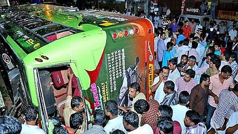 ಕೇರಳ ಬಸ್ ಅಪಘಾತ: 39 ವಿದ್ಯಾರ್ಥಿಗಳಿಗೆ ಗಾಯ, ಇಬ್ಬರ ಸ್ಥಿತಿ ಗಂಭೀರ
