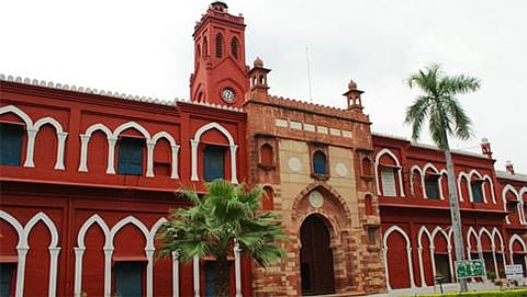 ಆಲಿಘಡ ಮುಸ್ಲಿಂ ವಿಶ್ವವಿದ್ಯಾಲಯದ ಪಾರ್ಶ್ವನೋಟ