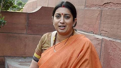 ರಾಜ್ಯಸಭೆಯ ಹೊರಗೆ ಕಲಾಪದ ನಂತರ ಕಂಡ ಸಚಿವೆ ಸ್ಮೃತಿ ಇರಾನಿ.