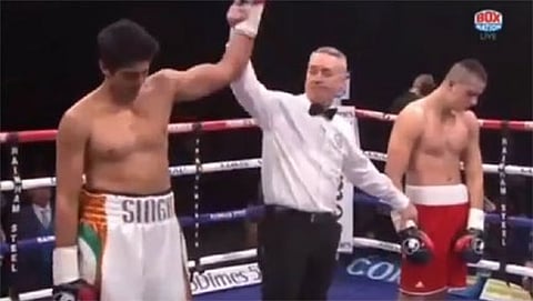 ಹೊವ್ರಾತ್ ಎದುರು ಜಯ ಸಾಧಿಸಿದ ವಿಜೇಂದರ್ ಸಿಂಗ್ (ಚಿತ್ರಕೃಪೆ: ಯೂಟ್ಯೂಬ್)