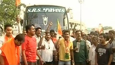 ಪ್ರತಿಭಟನಾನಿರತ ಬಿಜೆಪಿ ಕಾರ್ಯಕರ್ತರು