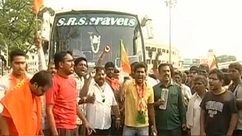 ಪ್ರತಿಭಟನಾನಿರತ ಕಾರ್ಯಕರ್ತರು