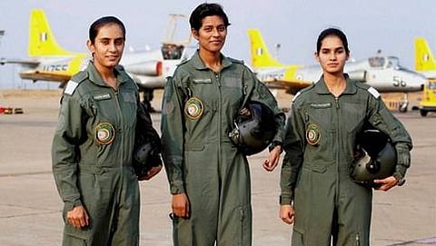 ತರಬೇತಿ ಪಡೆಯುತ್ತಿರುವ ಮಹಿಳಾ ಪೈಲಟ್ ಗಳು