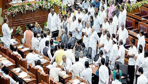 ಸದನದಲ್ಲಿ ಸರ್ಕಾರದ ವಿರುದ್ಧ ಪ್ರತಿಪಕ್ಷಗಳ ಪ್ರತಿಭಟನೆ