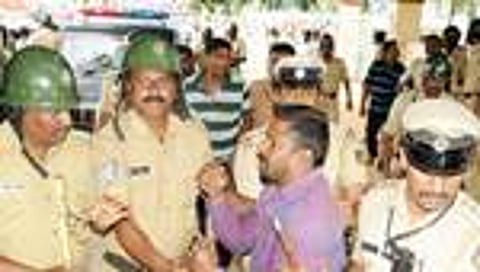 ಗೋಮಾಂಸ ಭಕ್ಷಣೆಗಾಗಿ ತರಳುತ್ತಿದ್ದವರನ್ನು ಬಂಧಿಸಿದ ಪೊಲೀಸರು