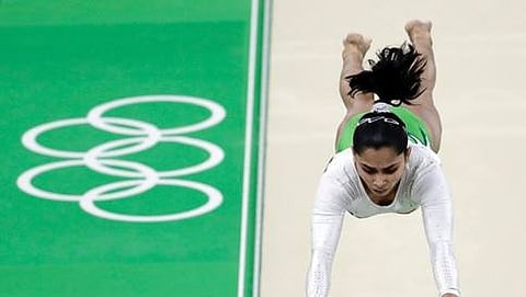 ಭಾರತದ ಮಹಿಳಾ ಜಿಮ್ನಾಸ್ಟಿಕ್ ದೀಪಾ ಕರ್ಮಕರ್ ನಿನ್ನೆ ರಿಯೊ ಡಿ ಜನೈರೊದಲ್ಲಿ ನಡೆದ ಅರ್ಹತಾ ಸುತ್ತಿನಲ್ಲಿ ಪ್ರದರ್ಶನ ನೀಡುತ್ತಿರುವುದು.