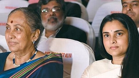 ಬಿಷಪ್ ಕಾಟನ್ ಬಾಲಕರ ಶಾಲೆಯಲ್ಲಿ ನಡೆದ ಬಹುಮಾನ ವಿತರಣೆ ಕಾರ್ಯಕ್ರಮದಲ್ಲಿ ಕಾಂಗ್ರೆಸ್ ಹಿರಿಯ ನಾಯಕಿ ಮಾರ್ಗರೆಟ್ ಆಳ್ವಾ ಮತ್ತು ಮಾಜಿ ಸಂಸದೆ ನಟಿ ರಮ್ಯಾ