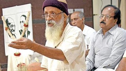 ಉಪವಾಸ ಸತ್ಯಾಗ್ರಹ ಕೈಗೊಂಡಿರುವ ರಂಗಕರ್ಮಿ ಪ್ರಸನ್ನ