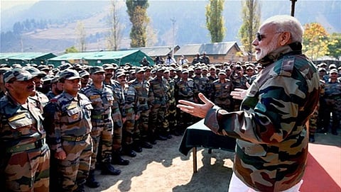 ಯೋಧರೊಂದಿಗೆ ಪ್ರಧಾನಿ ಮೋದಿ ದೀಪಾವಳಿ ಆಚರಣೆ