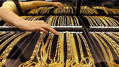 Gold Merchant falls asleep on train, loses jewellery worth Rs 5.53 crore