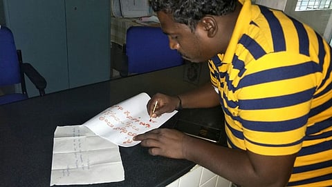 ತುಮಕೂರು: ರಾಹುಲ್ ಗೆ ರಕ್ತದಲ್ಲಿ ಪತ್ರ ಬರೆದ ದಲಿತ ಮುಖಂಡ