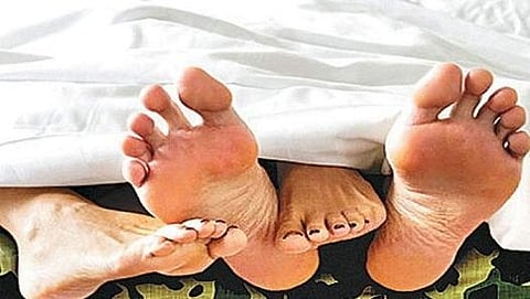 ಹಂಪಿ: ಅರ್ಚಕನೊಡನೆ ಸಿಕ್ಕಿಬಿದ್ದ ವಿದೇಶೀ ಯುವತಿ, ಪೋಲೀಸರಿಗೆ ಒಪ್ಪಿಸಿದ ಸ್ಥಳೀಯರು