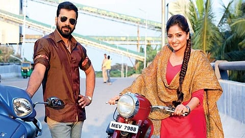 ರಚಿತಾ ರಾಮ್ ಹಾಗೂ ಬೈಕ್ ಜೊತೆ ನಟ ಸತೀಶ್ ನೀನಾಸಂ