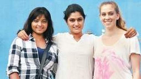 'ಶುದ್ಧಿ' ಸಿನೆಮಾದ ನಟಿಯರಾದ ನಿವೇದಿತಾ, ಅಮೃತ ಕರಗದ ಮತ್ತು ಲಾರೆನ್ ಸ್ಪಾರ್ತನೋ