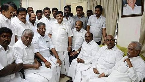 ಓ ಪನ್ನೀರ್ ಸೆಲ್ವಂ ಹಾಗೂ ಅವರ ಬೆಂಬಲಿಗರು