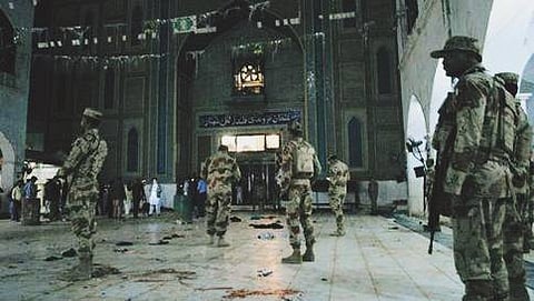 ಆತ್ಮಾಹುತಿ ದಾಳಿ ನಡೆದ ಸ್ಥಳದಲ್ಲಿ ಕಾರ್ಯಾಚರಣೆ ನಡೆಸುತ್ತಿರುವ ಪಾಕಿಸ್ತಾನ ಸೇನೆ