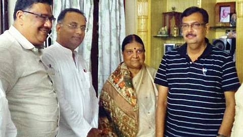 ಬೆಂಕಿ ಮಹದೇವ್ ಅವರ ಕುಟುಂಬಸ್ಥರನ್ನು ಭೇಟಿ ಮಾಡಿದ ದಿನೇಶ್ ಗುಂಡೂರಾವ್