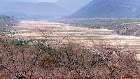 ಬರಿದಾಗಿರುವ ಕಾವೇರಿ ನದಿ