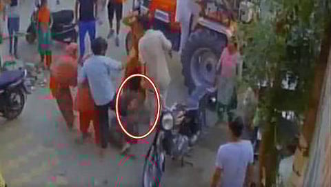 ಗುರುದಾಸ್'ಪುರ: ಪಠಾಣ್'ಕೋಟ್ ದಾಳಿಯಲ್ಲಿ ಹುತಾತ್ಮನಾದ ಯೋಧನ ಕುಟುಂಬಸ್ಥರಿಗೆ ಥಳಿತ