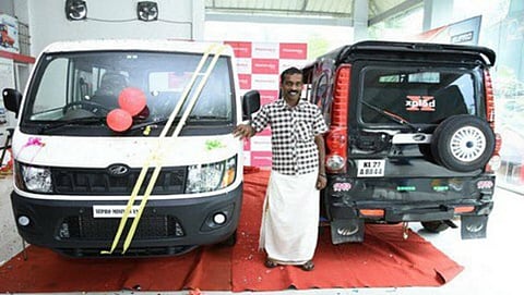 ಆಟೋ ರಿಕ್ಷಾವನ್ನು ಸ್ಕಾರ್ಪಿಯೋ ಮಾದರಿಗೆ ಬದಲಿಸಿದ ವ್ಯಕ್ತಿಗೆ ವಾಹನ ಗಿಫ್ಟ್!