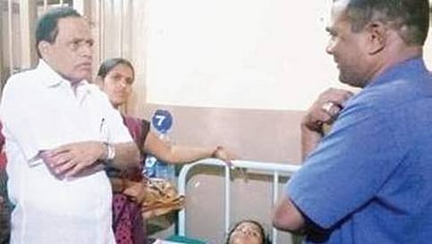 ಆಸ್ಪತ್ರೆಗೆ ಭೇಟಿ ನೀಡಿದ ಮಾಜಿ ಸಚಿವ ಕಿಮ್ಮನೆ ರತ್ನಾಕರ್